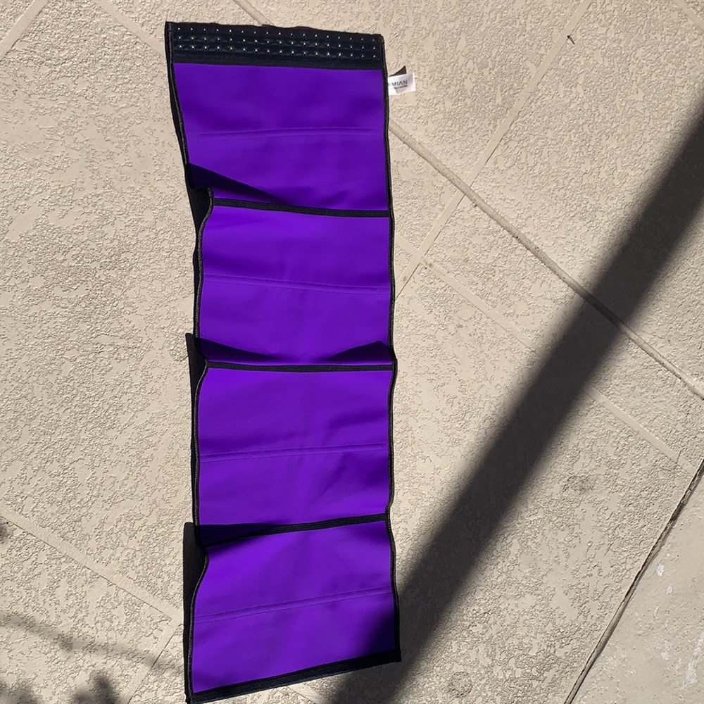 Waist trainer🙃😉💃🏻 it work’s 💕 still like new, few sign’s of wear, see pic’s